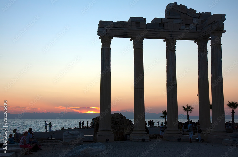 Fototapeta premium Sunset, Temple of Apollo, Side, Turkey