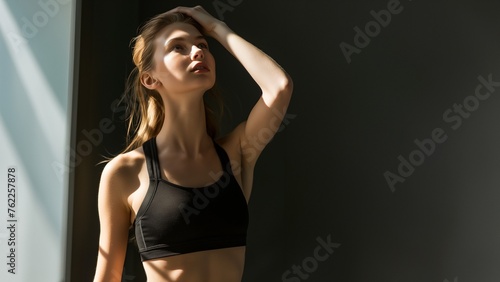 Sportliche attraktive junge Frau in Sportkleidung Porträt photo