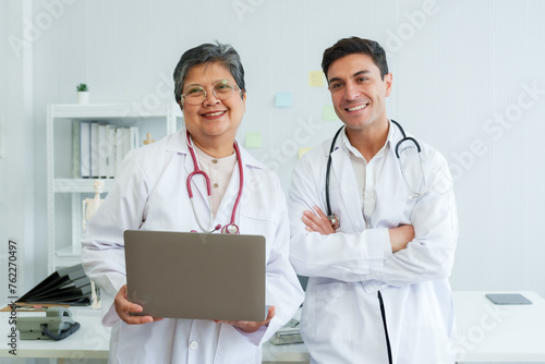 Bild auf Leinwand Attentive medical teacher discusses findings with focused intern doctor, mutual