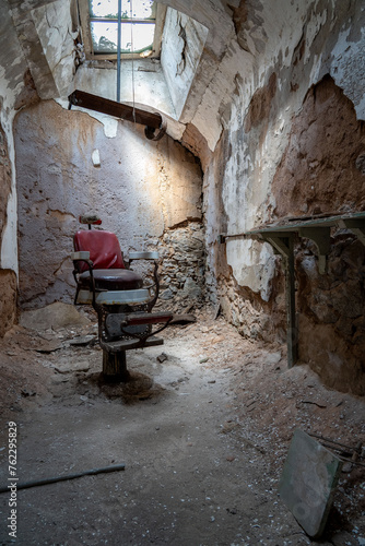 Barbers Chair in Crumbling Cell