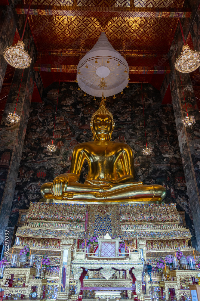 Buddha Statue und Tempelanlage in Bangkok Thailand
