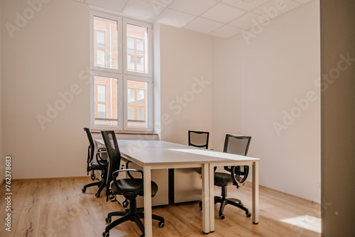 Małe pomieszczenie biurowe © Radosaw
