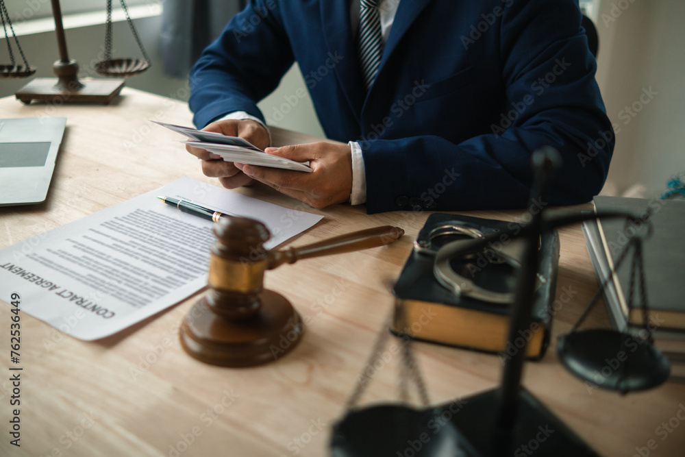 The concept of defendants in serious cases bribing officials involved in court decisions to change the course of case by giving bribes to facilitate the Lawyer team and prosecutors. bribery concept The concept of defendants in serious cases bribing officials involved in court decisions to change the course of case by giving bribes to facilitate the Lawyer team and prosecutors. bribery concept