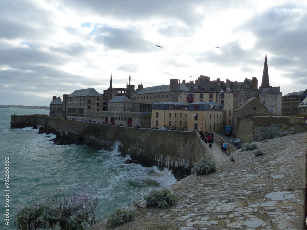 Forteresse et mer à Saint-Malo