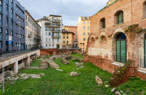 Φωτογραφία Ruins of the Imperial Palace of Maximian in Milan, Italy