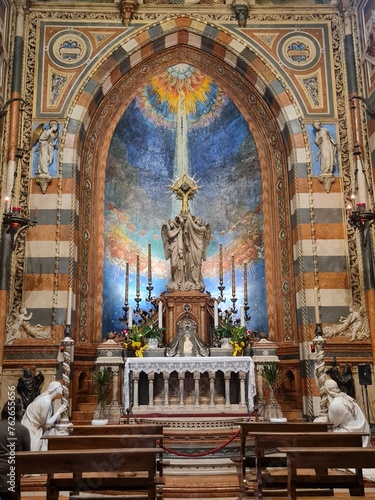 Basilica di Sant'Antonio di Padova. Exploring inside. Church in Padova, Italy. Traveling Europe..