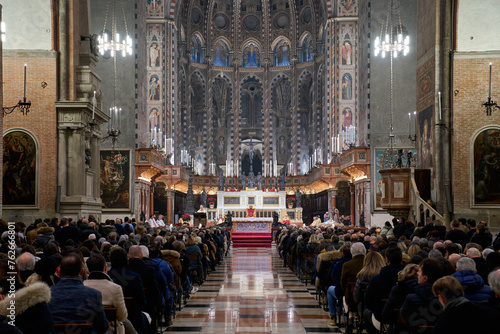 Bild auf Leinwand Christmas mass at the Basilica of Saint Anthony of Padua (Basilica di Sant'Anton