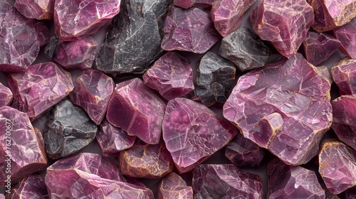  A tower of purple rocks © Nadia