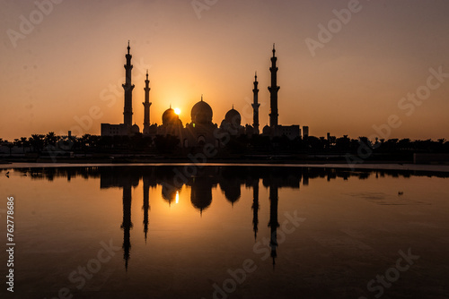 Evening view of Sheikh Zayed Grand Mosque in Abu Dhabi  United Arab Emirates