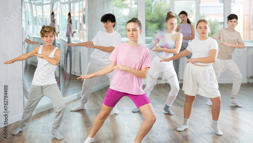 Group of teenagers learn to dance hip-hop and other modern dances in a spacious dance studio