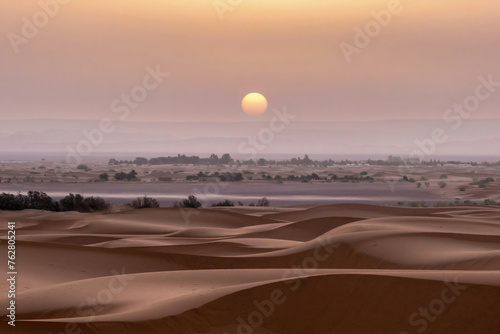 Fototapeta Naklejka Na Ścianę i Meble -  Authentic view at sand dunes of the sahara desert in morocco, africa