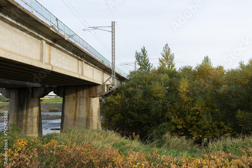 鉄道橋の風景 © ookinate23