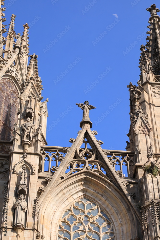 Obraz premium detail gothic cathedral barcelona barrio gotico, spain