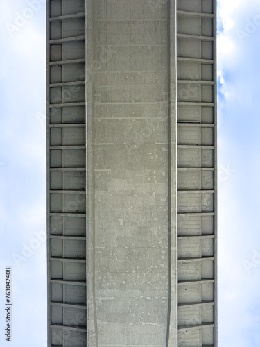 Obraz na płótnie Brückenkonstruktion Ansicht von unten w salonie