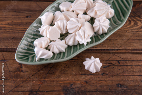 A portion of meringue in a leaf-shaped plate