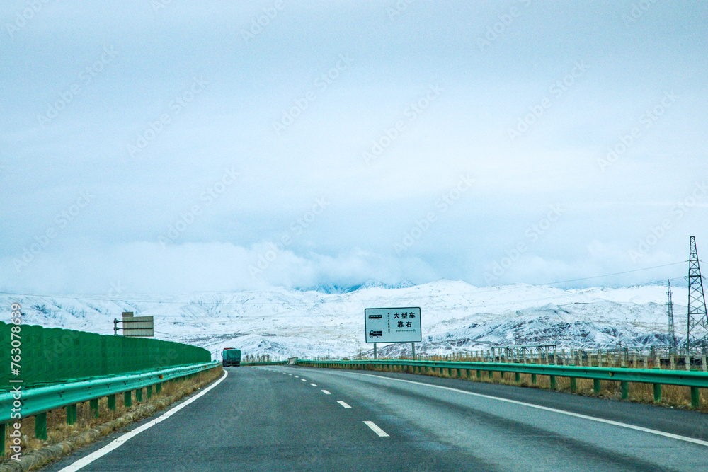 Hainan Mongolian and Tibetan Autonomous Prefecture, Qinghai Province-Western Plateau Highway Scenery