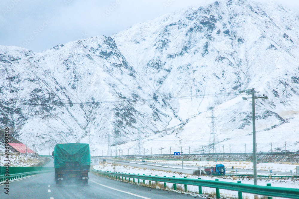 Hainan Mongolian and Tibetan Autonomous Prefecture, Qinghai Province-Western Plateau Highway Scenery Hainan Mongolian and Tibetan Autonomous Prefecture, Qinghai Province-Western Plateau Highway Scenery