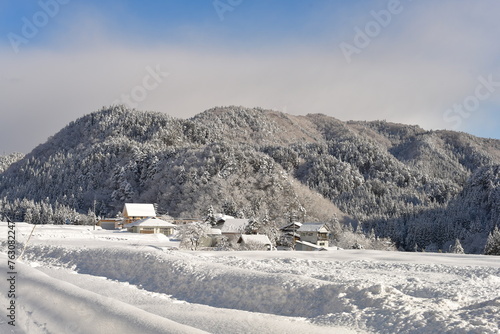 岐阜県の雪景 © WISTERIA