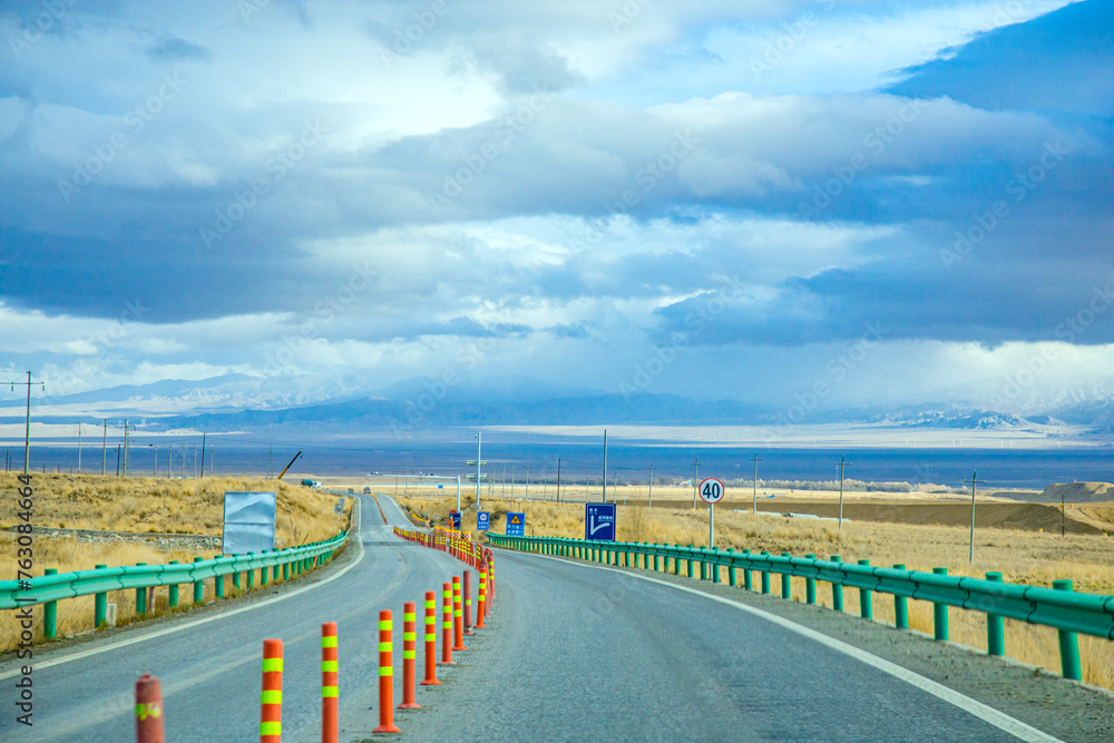 Hainan Mongolian and Tibetan Autonomous Prefecture, Qinghai Province-Western Plateau Highway Scenery Hainan Mongolian and Tibetan Autonomous Prefecture, Qinghai Province-Western Plateau Highway Scenery