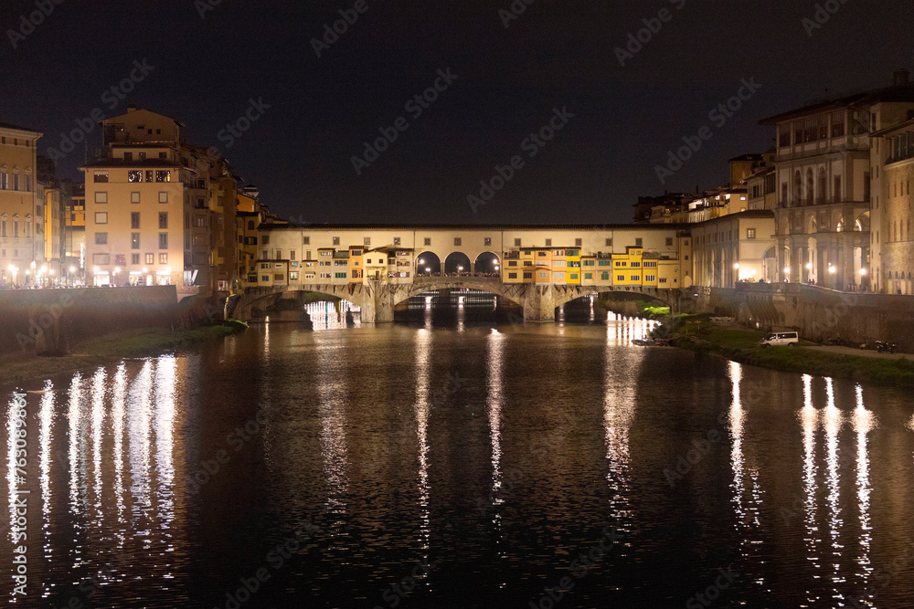 Obraz premium The Ponte Vecchio in Florence by night