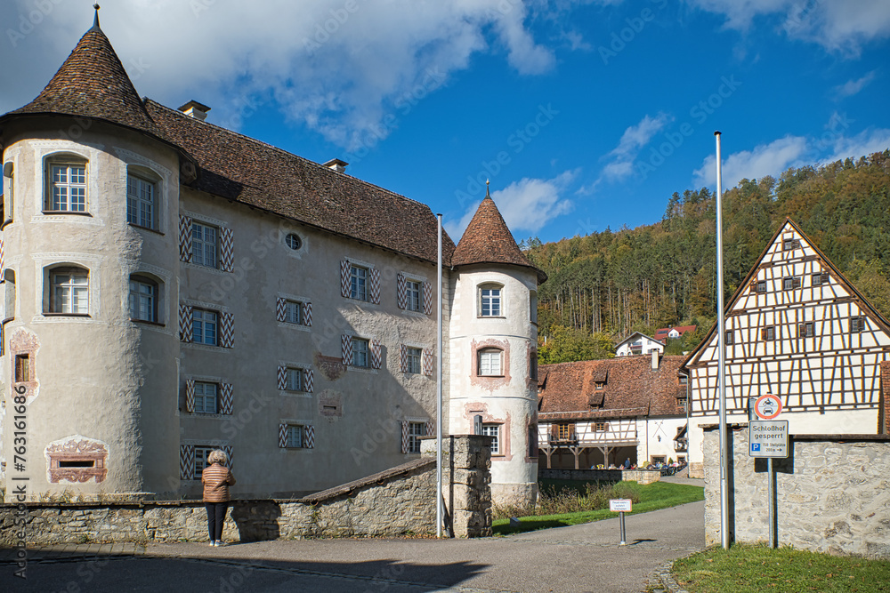 Φωτογραφία An image of the beautiful water castle in the village of Glatt near Sulz, German