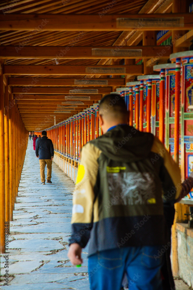 Fototapeta premium Labuleng Monastery, Gannan Tibetan Autonomous Prefecture, Gansu Province-devout lamas and believers