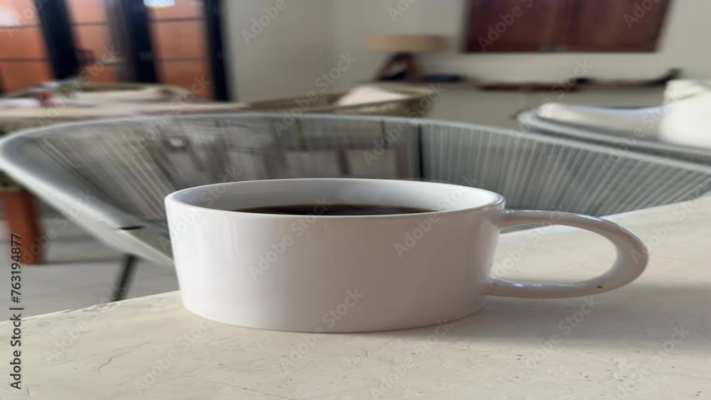 humo saliendo de una taza de cafe caliente humo saliendo de una taza de cafe caliente