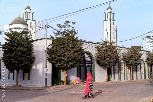Tableau sur toile Mosquée dans la quartier des Mamelles à Dakar en Afrique de l'ouest