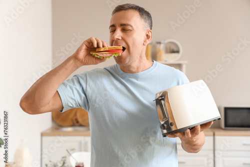 Middle-aged man with toaste...