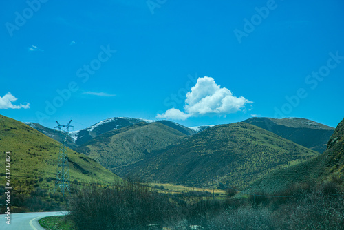 Aba Qiang and Tibetan Autonomous Prefecture, Sichuan Province - mountains and grassland scenery under the blue sky © 江乐 陈