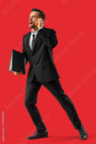 Portrait of rushing male bu...