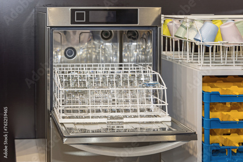 Obraz na płótnie Open Door Commercial Dish Washing Machine With Rack Insert for Glasses w salonie