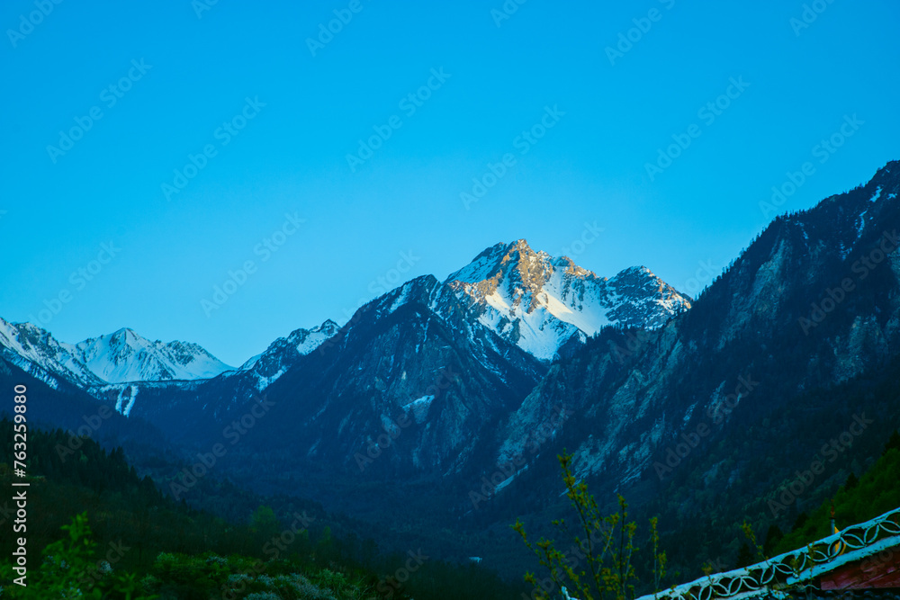 Zhongcha Valley, Aba Qiang and Tibetan Autonomous Prefecture, Sichuan Province - Mountain scenery under the blue sky
