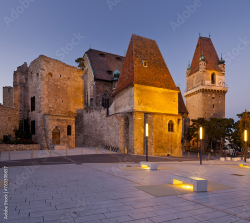 Burg Perchtoldsdorf, Niederösterreich, Österreich photo