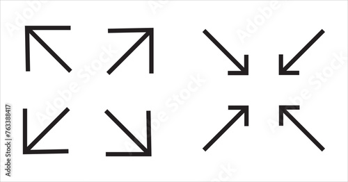 Expand size icon zoom icon. Enlarge vector symbol. Simple zoom arrow icons. expansion and contraction icon set. EPS10