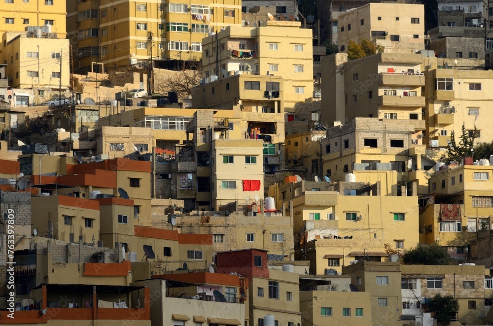 Casas en el barrio de Amán Este a la caída de la tarde, Jordania