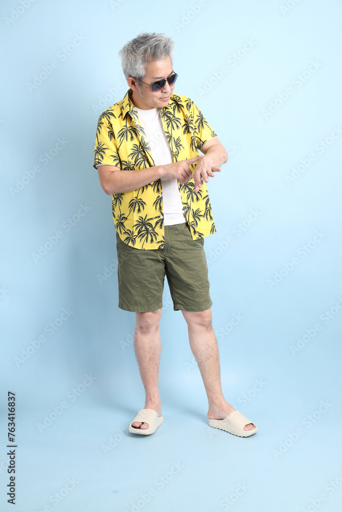 60s Senior in Summer vacation