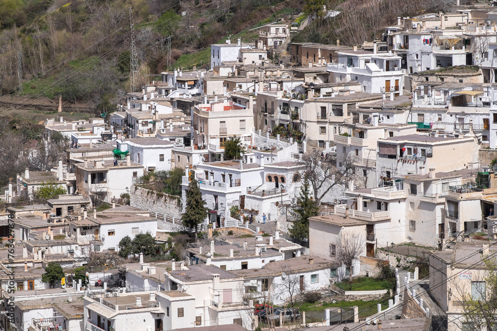 Casas en las laderas de Pampaneira, pueblo de la Alpujarra en la provincia de Granada, Andalucía