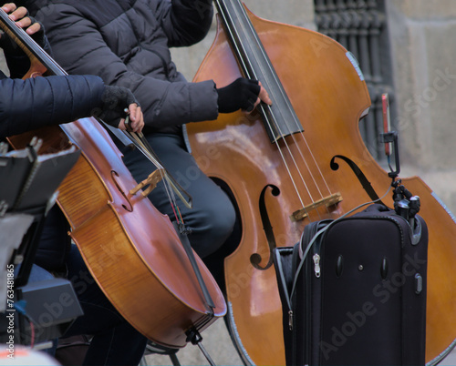 Música callejera: Manos, Violines, arcos y violonchelos