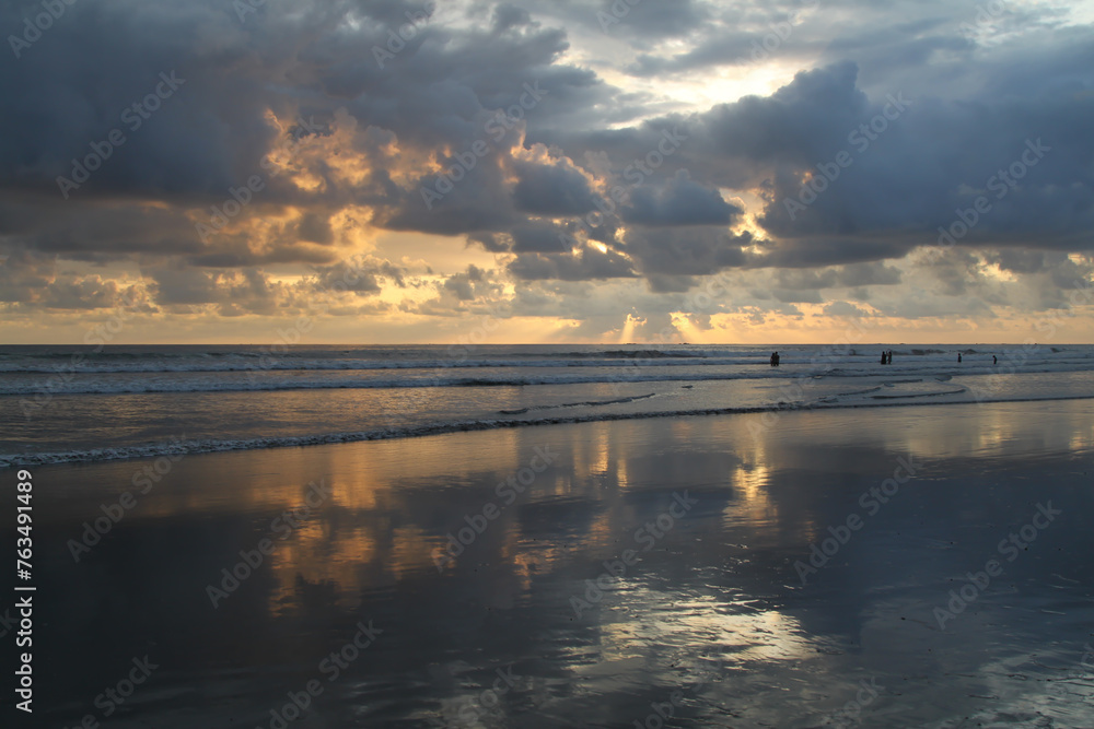 Fototapeta premium The Pacific coast of Costa Rica at sunset