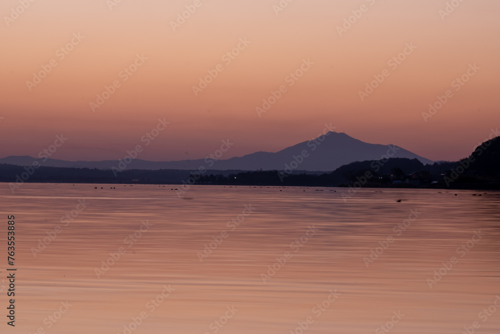 Obraz premium 夕暮れのつくば山