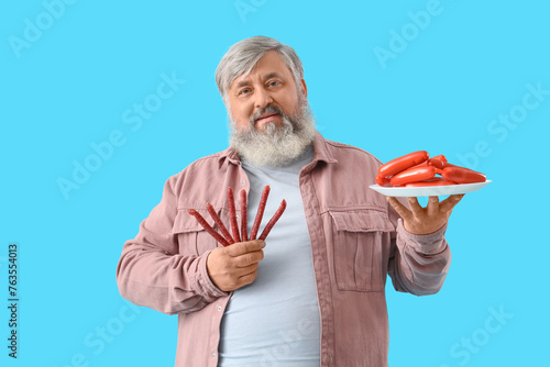 Mature man with tasty sausa...
