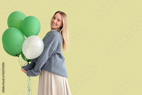 Young woman with balloons o...
