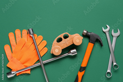 Set of mechanic tools, glov...