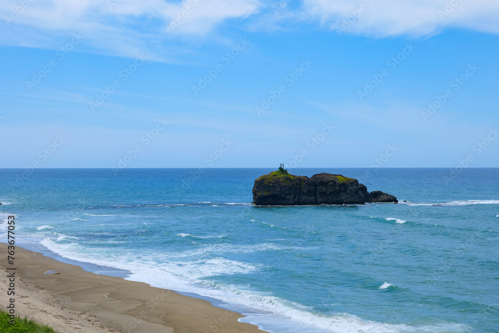 白兎海岸と淤岐ノ島の鳥居 白兎海岸と淤岐ノ島の鳥居