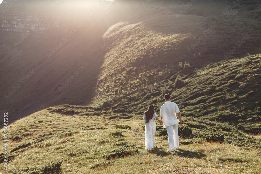 Fototapeta premium Couple walk in the mountains