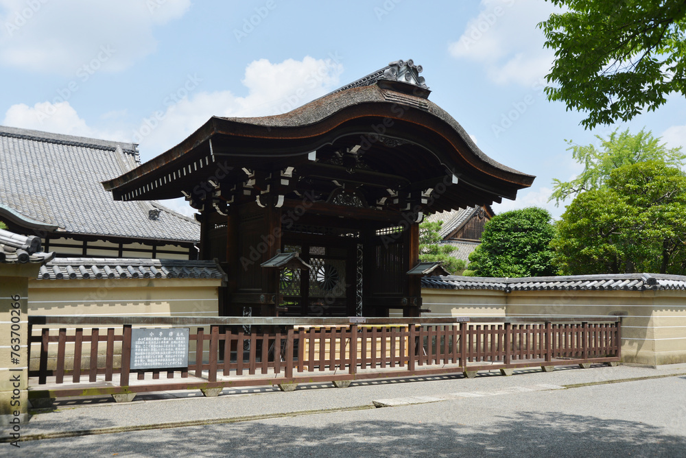 Fototapeta premium 東寺 勅使門 京都市南区