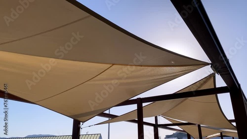 Wallpaper Mural 青空と屋外テラスのサンシェード Torontodigital.ca