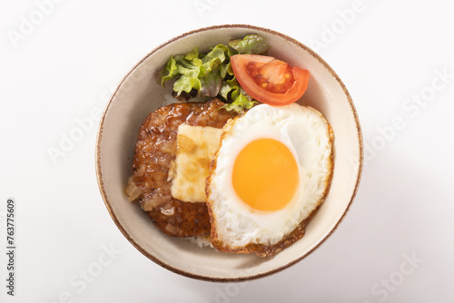 チーズハンバーグ丼（ロコモコ）