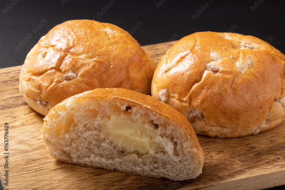 ライ麦バターロールパン